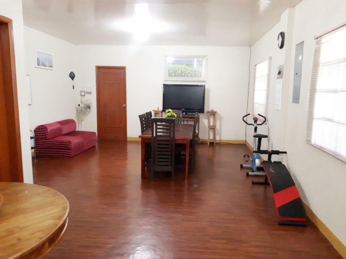 Minine Guesthouse Silang Exteriör bild